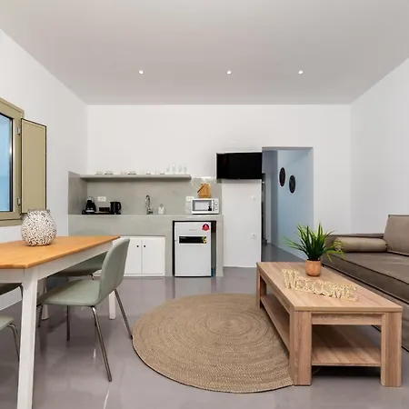 Aerenia Luxury شقة فندقية 4*