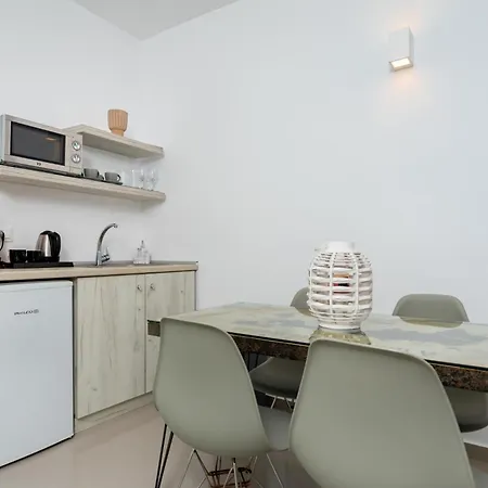 Aparthotel Aerenia Luxury Karterados (Santorini)