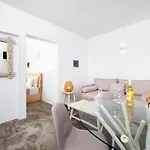 Aerenia Luxury 4* Karterádosz